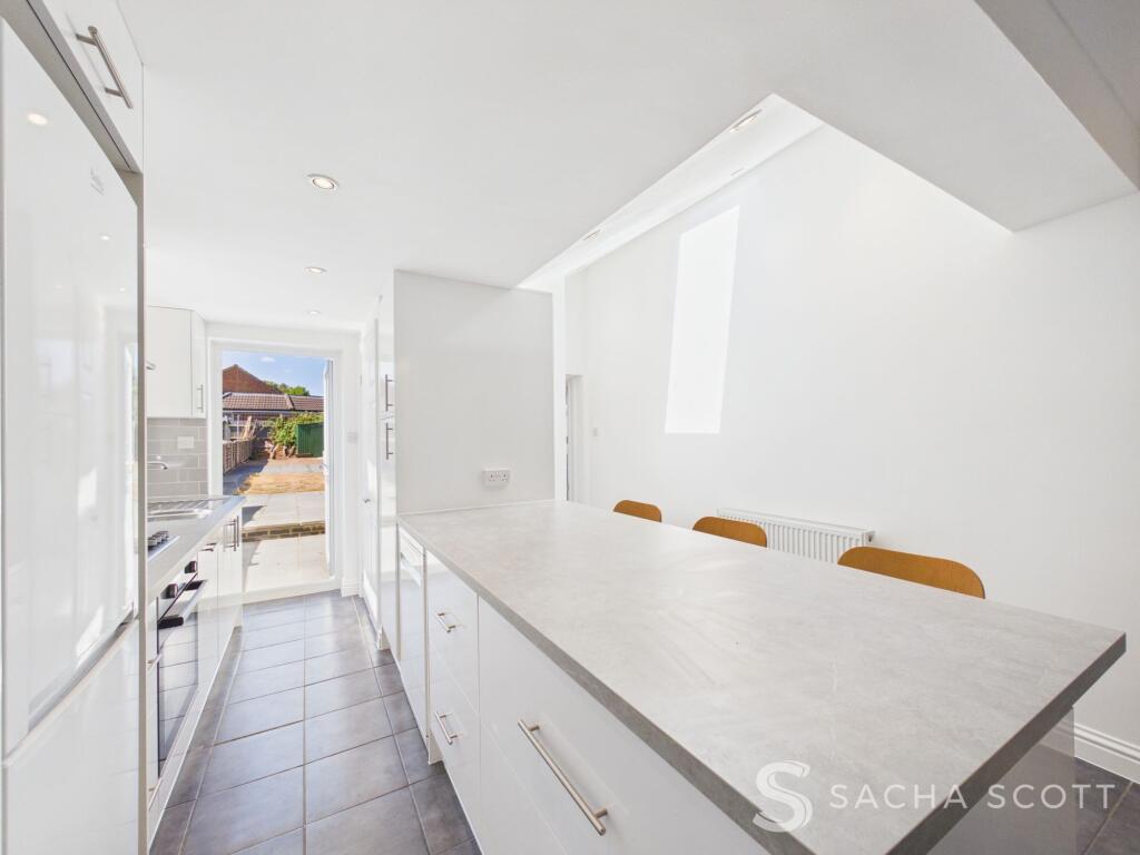 House in Kingston upon Thames - More
