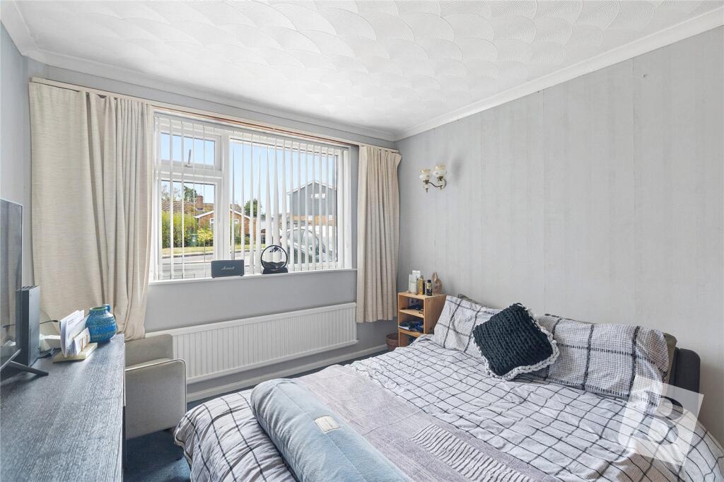 House in Basildon, Wickford - More