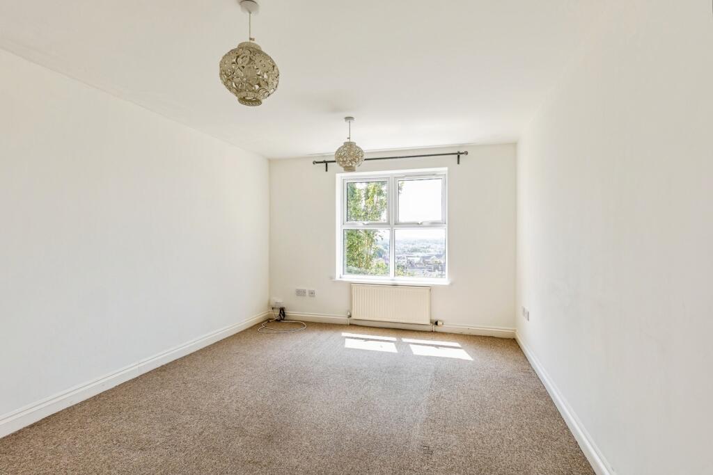 Apartment in Bristol, North Somerset - View 3
