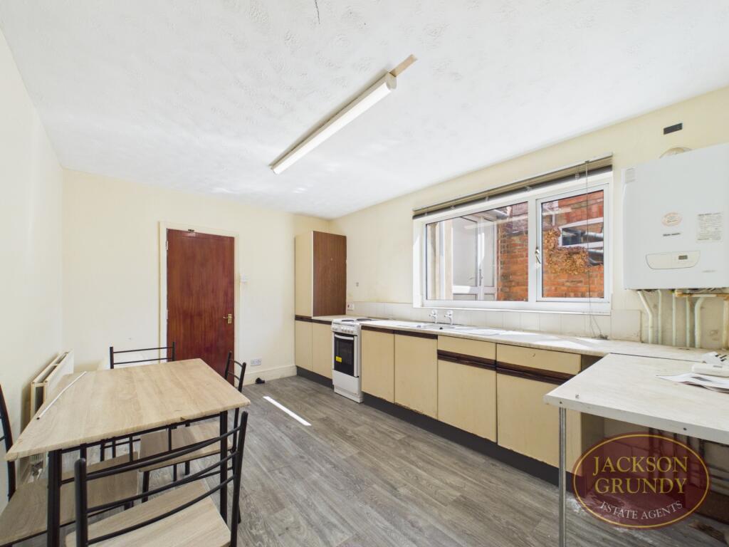 Apartment in Northampton - View 5
