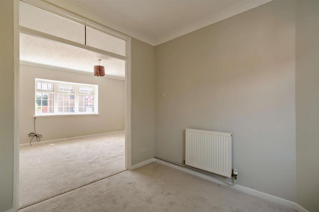 House in Nottingham, Inham Nook, Chilwell - More