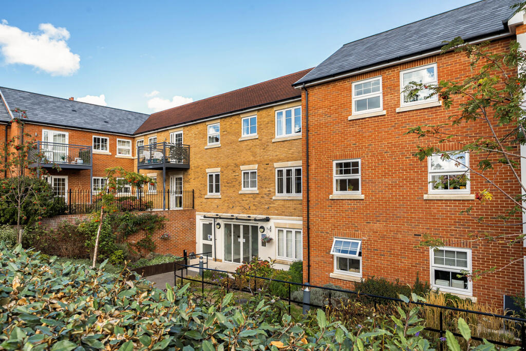 Orchard Lane, Alton, GU34 photo 4