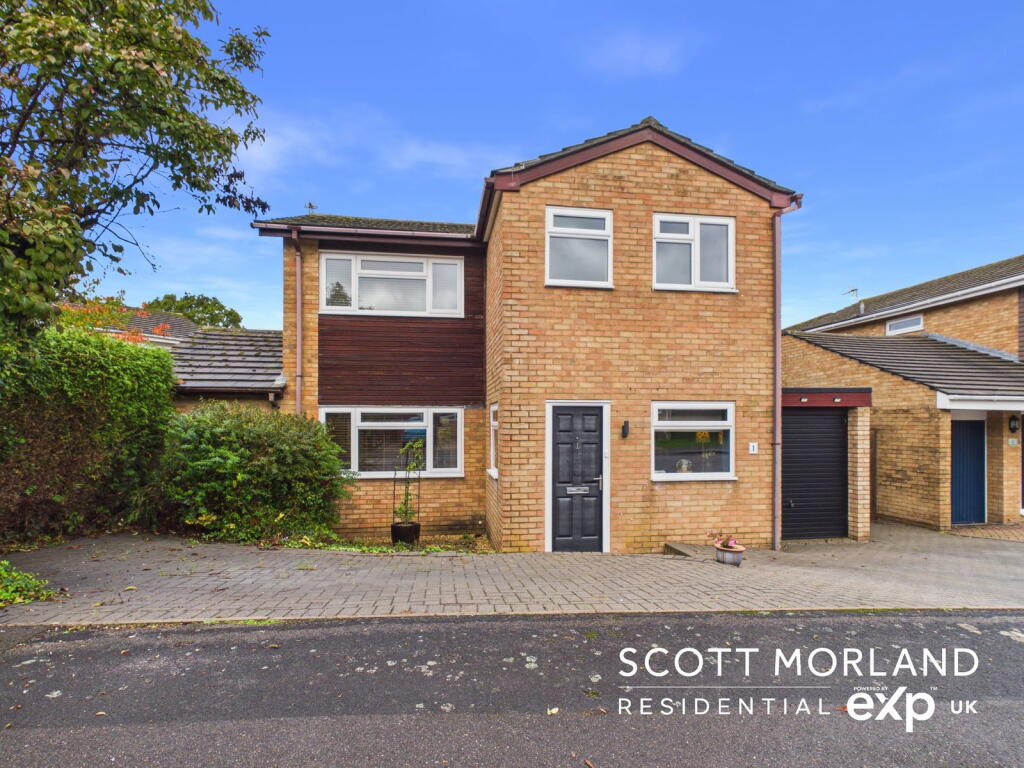 4-bed detached on Hollyhock Close,Kempshott,Basingstoke,Hampshire,RG22 5RF, £550,000