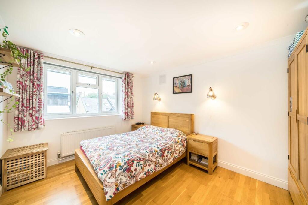 Apartment in London - More