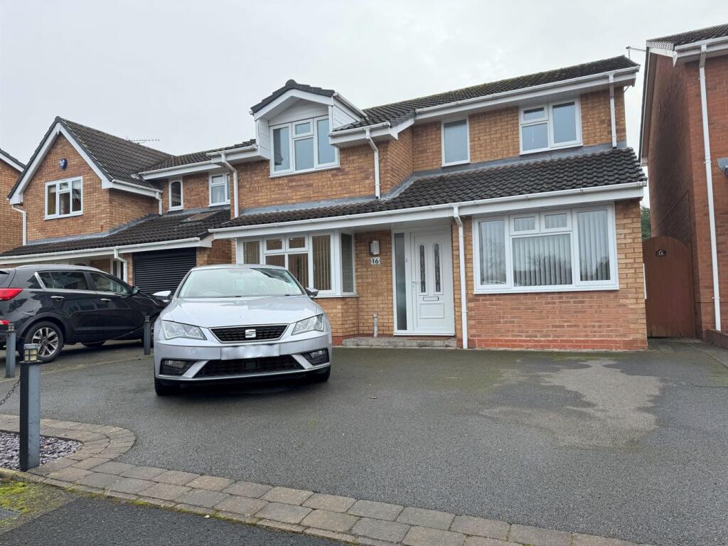 4-bed detached on Glencroft Close, Branston, Burton-on-Trent, DE14, £325,000