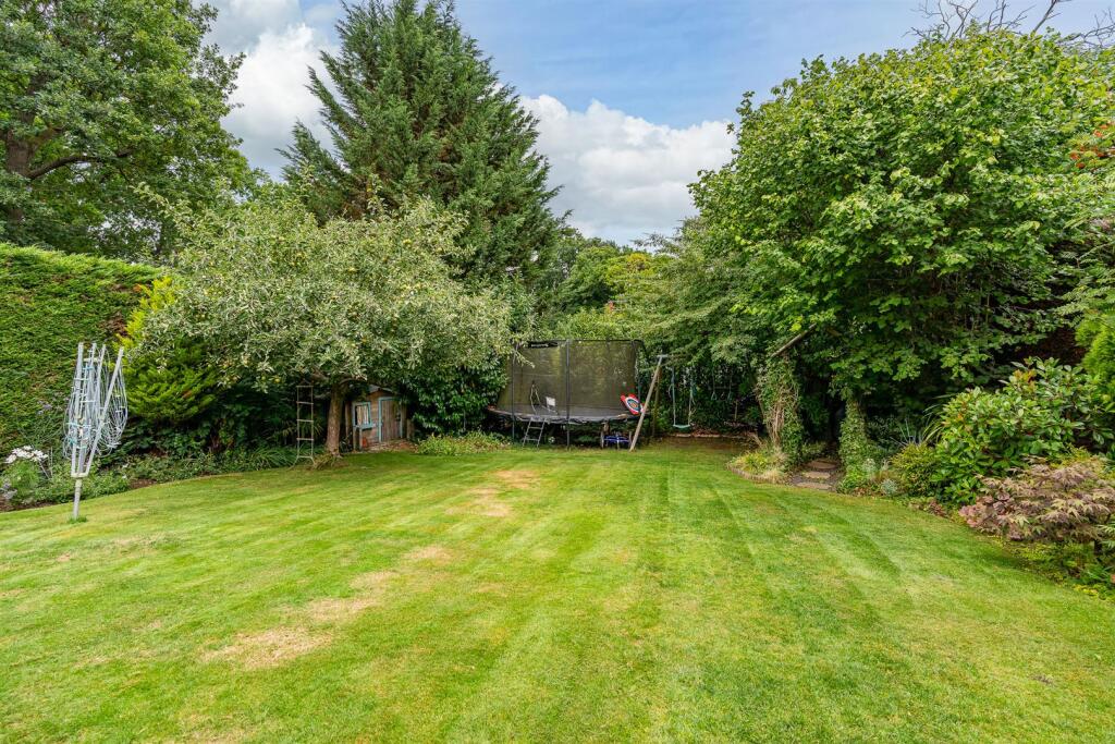 House in Welwyn Hatfield, Welwyn - View 3