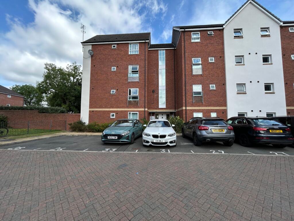 2-bed flat on Philmont Court, Coventry, CV4, £80,000
