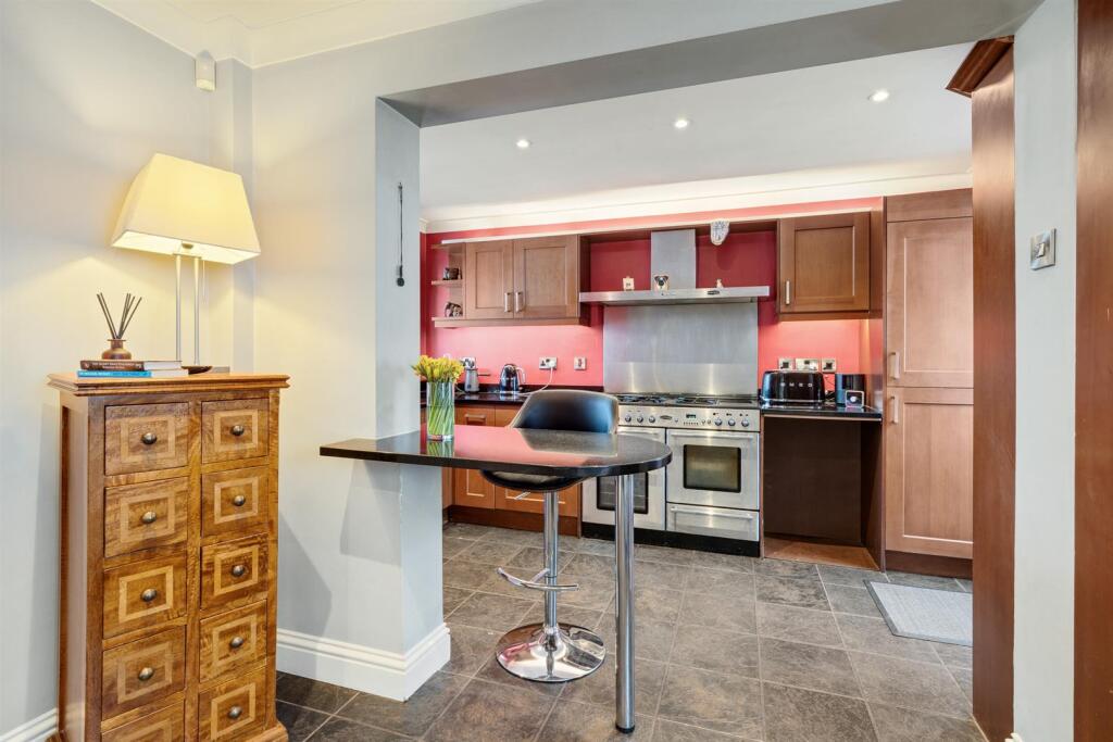 Ravensbourne Avenue, Shortlands, BR2 photo 4