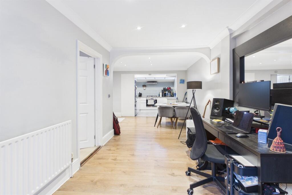 Apartment in London, Brixton - View 4
