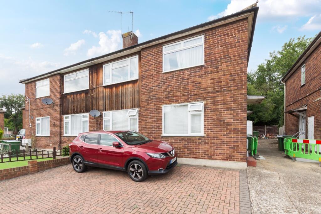 2-bed flat on Gwillim Close, Sidcup, DA15, £185,000