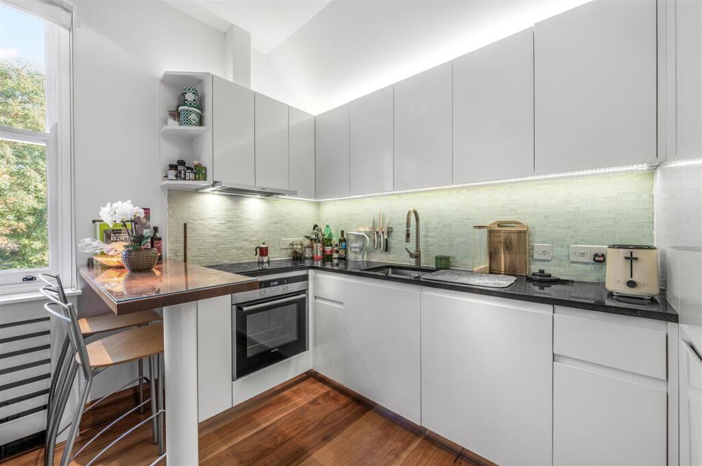 Apartment in London, Belsize Park - View 5