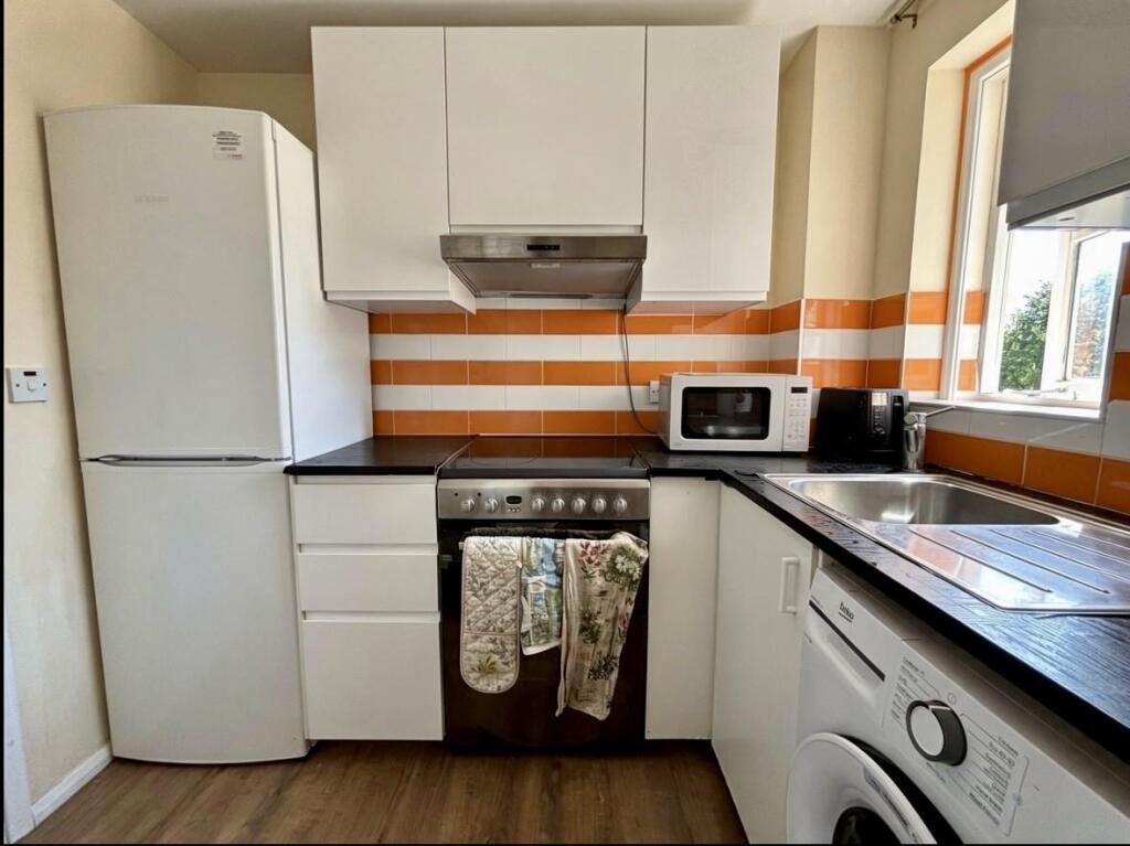 Apartment in Enfield - View 5
