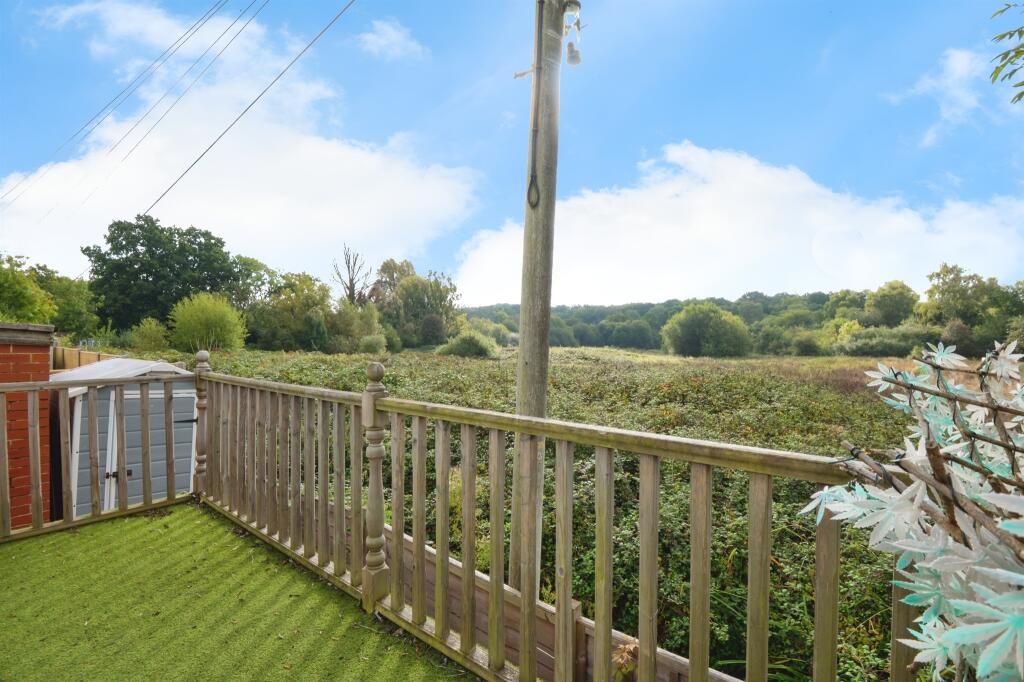 Glen Mobile Home Park, Colden Common, Winchester photo 4