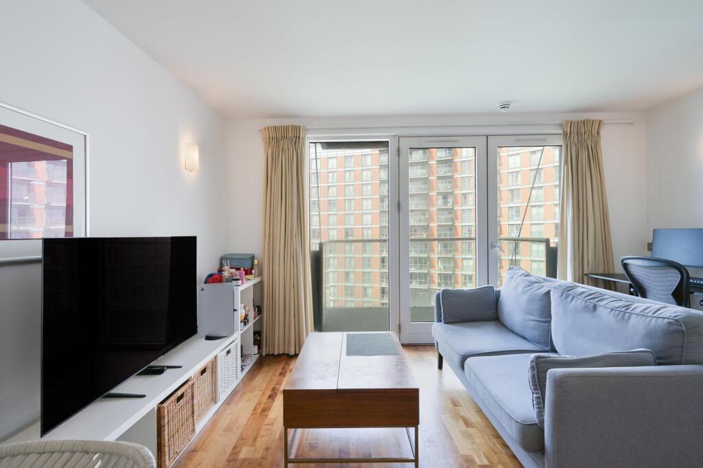 Main image of property: New Providence Wharf, Fairmont Avenue, Canary Wharf, E14