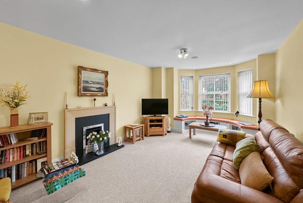 Charlotte Place, Hale photo 3