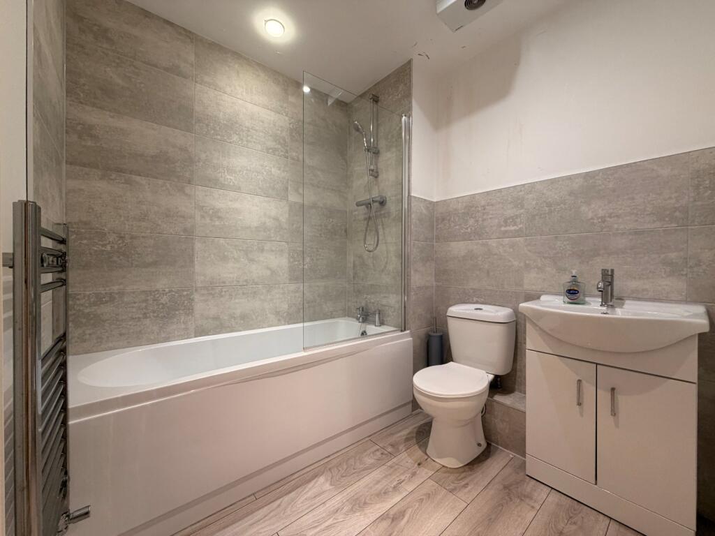Apartment in Rushcliffe, Compton Acres - View 4