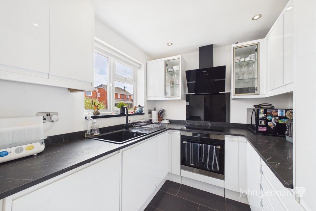 Baskeyfield Close, Boley Park, Lichfield photo 2