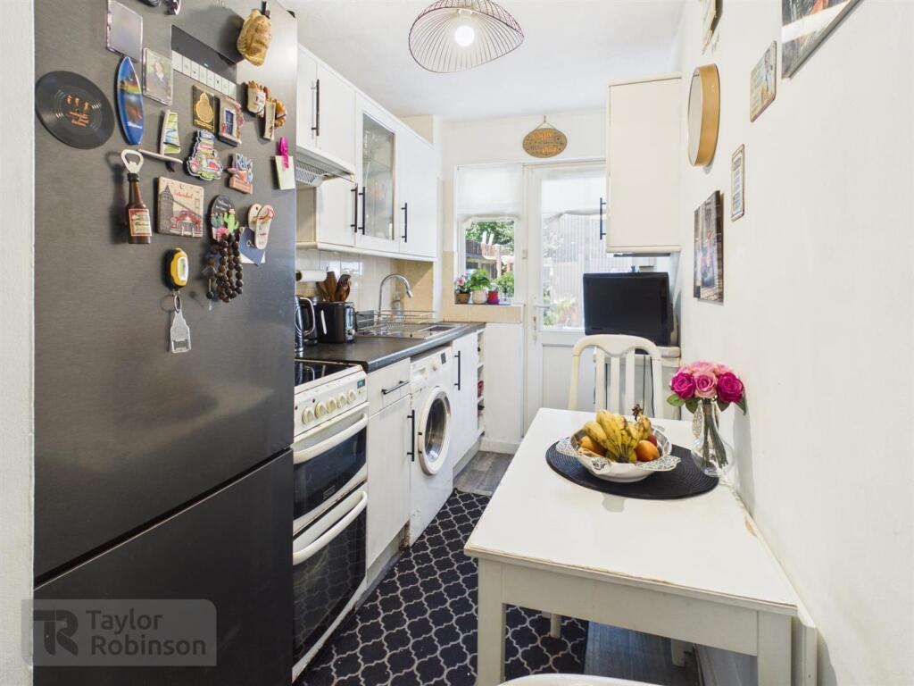 Apartment in Crawley, Northgate - View 5