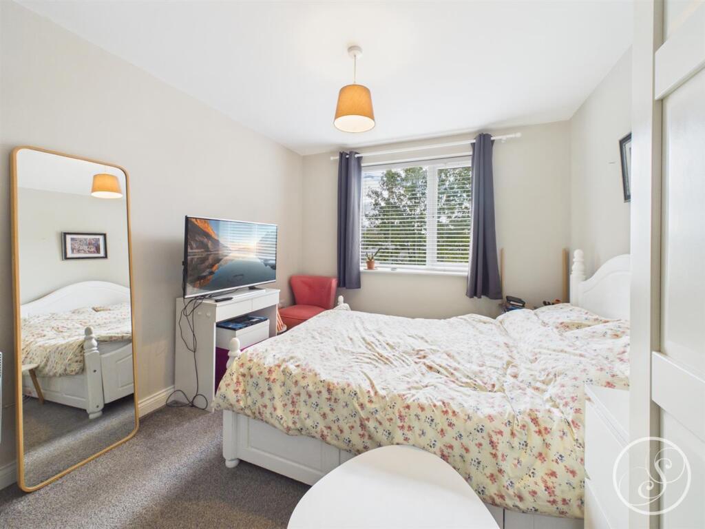 Apartment in Leeds - More