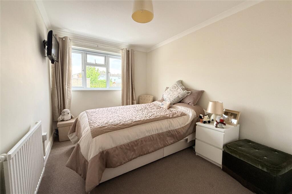 House in Bracknell, Hanworth - View 3