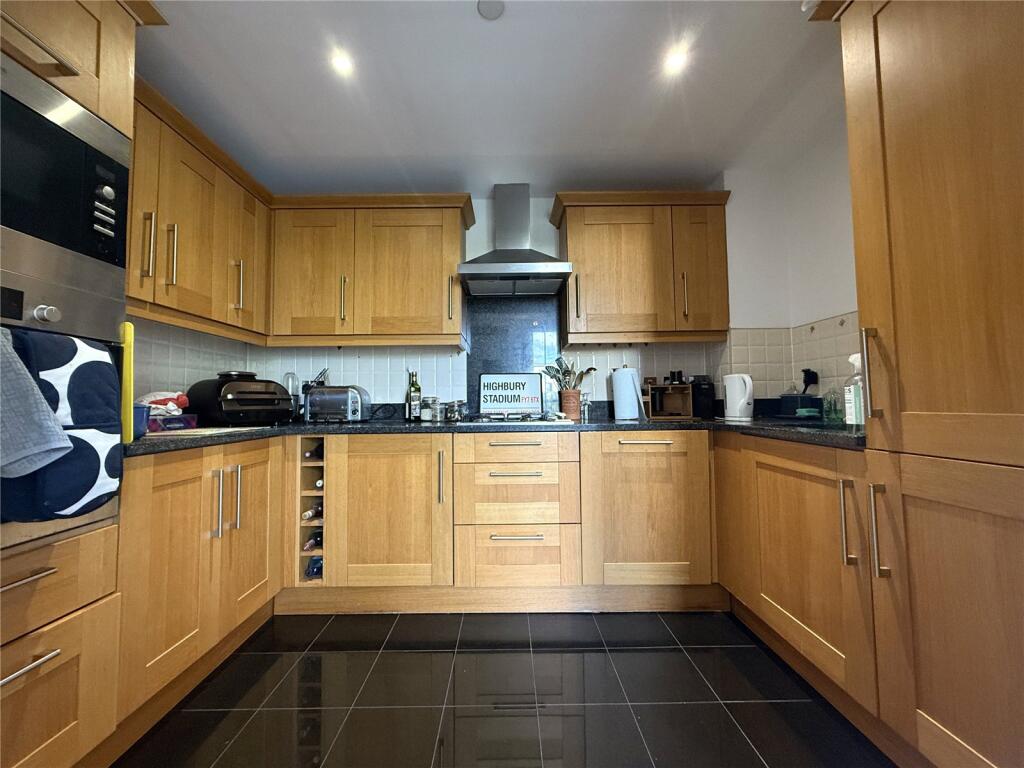 Main image of property: Royal Drive, London, N11