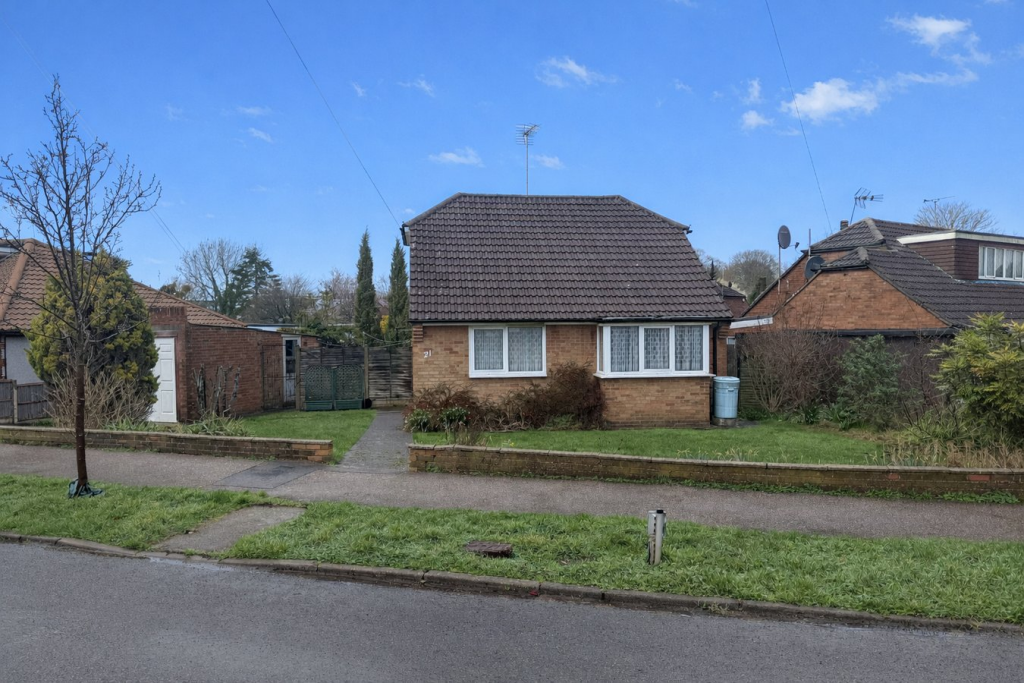 Main image of property: The Greenway, Potters Bar, EN6