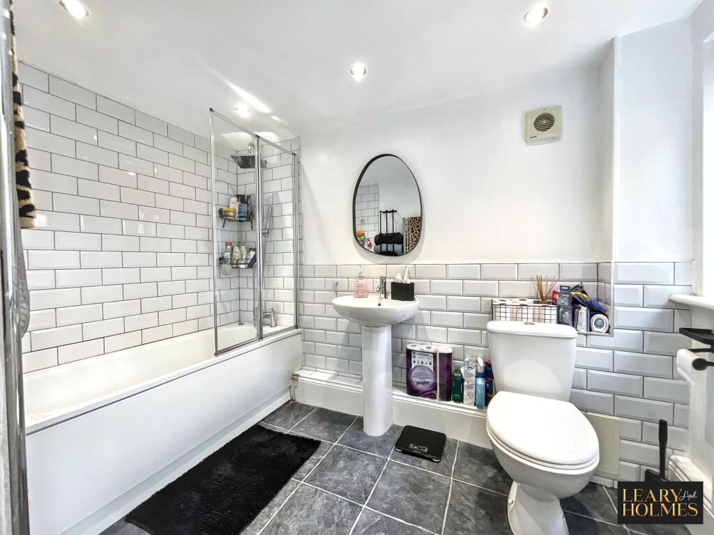 Apartment in Newcastle upon Tyne - View 4