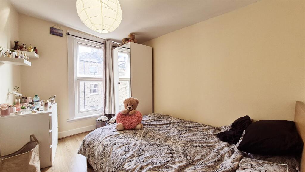 Apartment in London, Shepherd's Bush - View 3