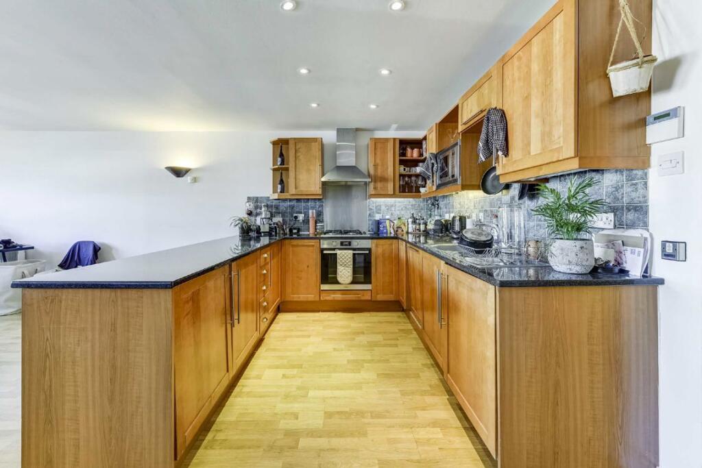 Apartment in London - View 2