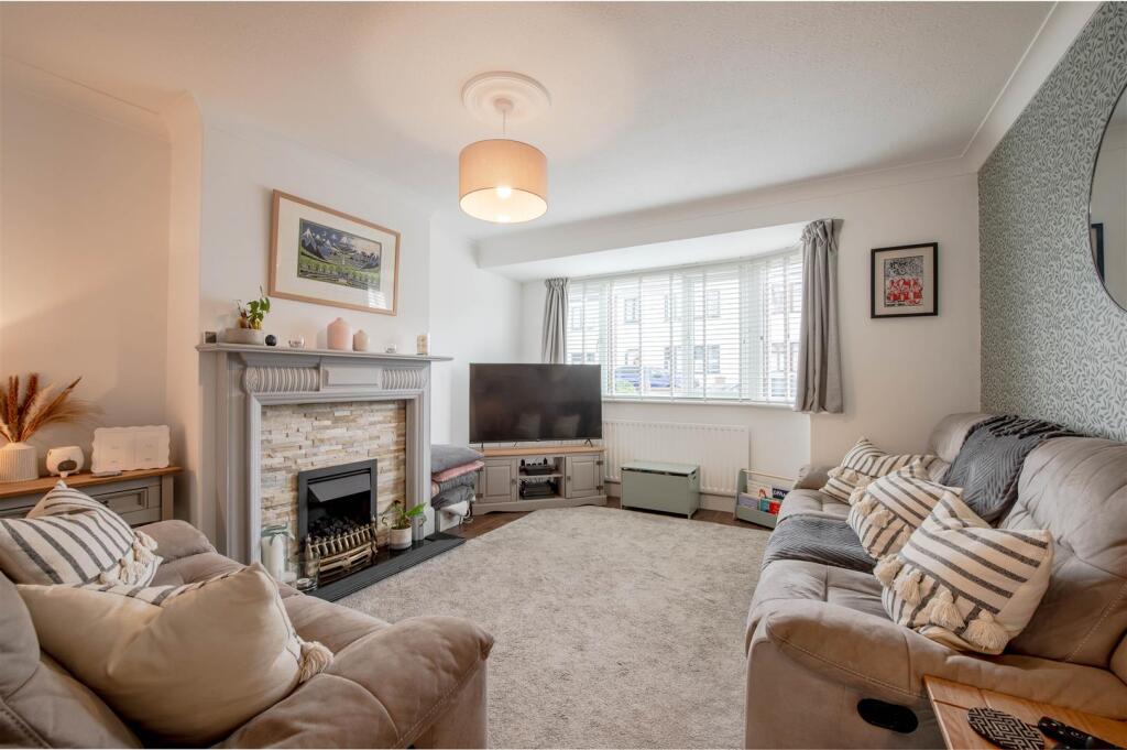 House in Higham Ferrers, North Northamptonshire - More
