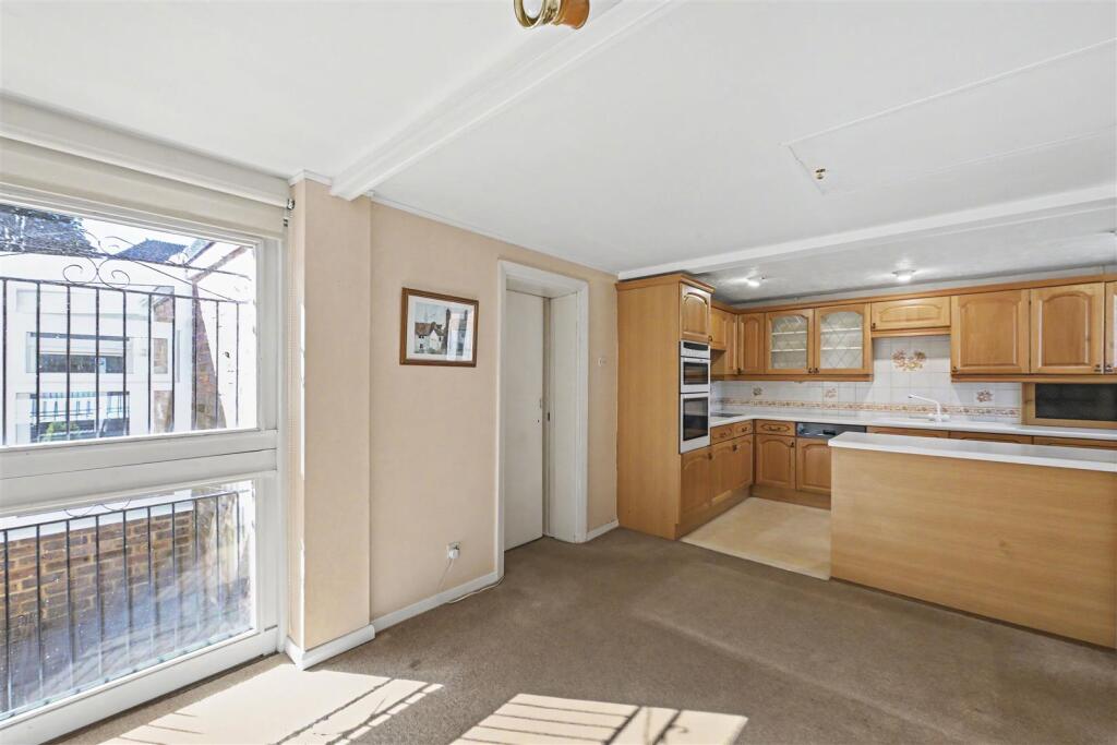 Avenue St. Nicholas, Harpenden photo 5