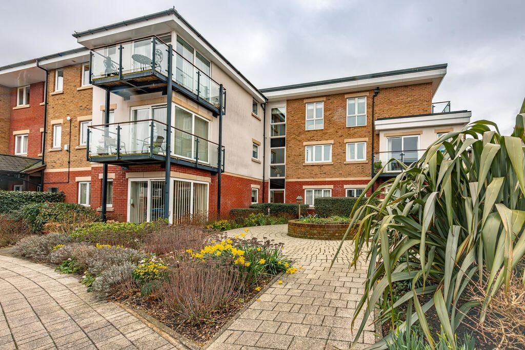 1-bed flat on Langstone Court, Drayton, £255,000
