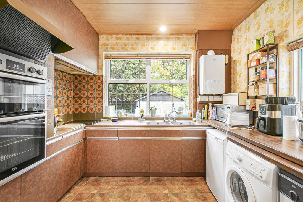 The Close, West Byfleet, Surrey, KT14 photo 3