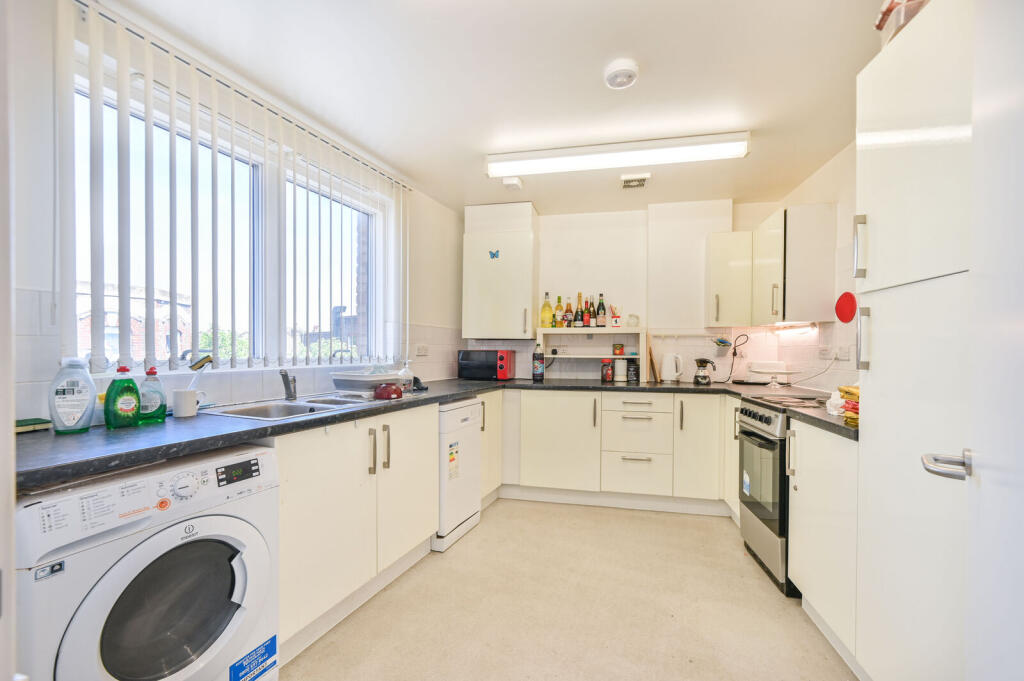 Apartment in London - View 5