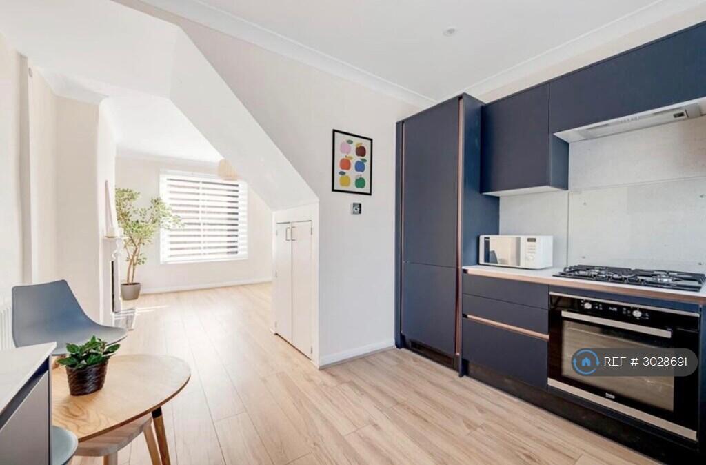 Main image of property: Saville Road, London, W4