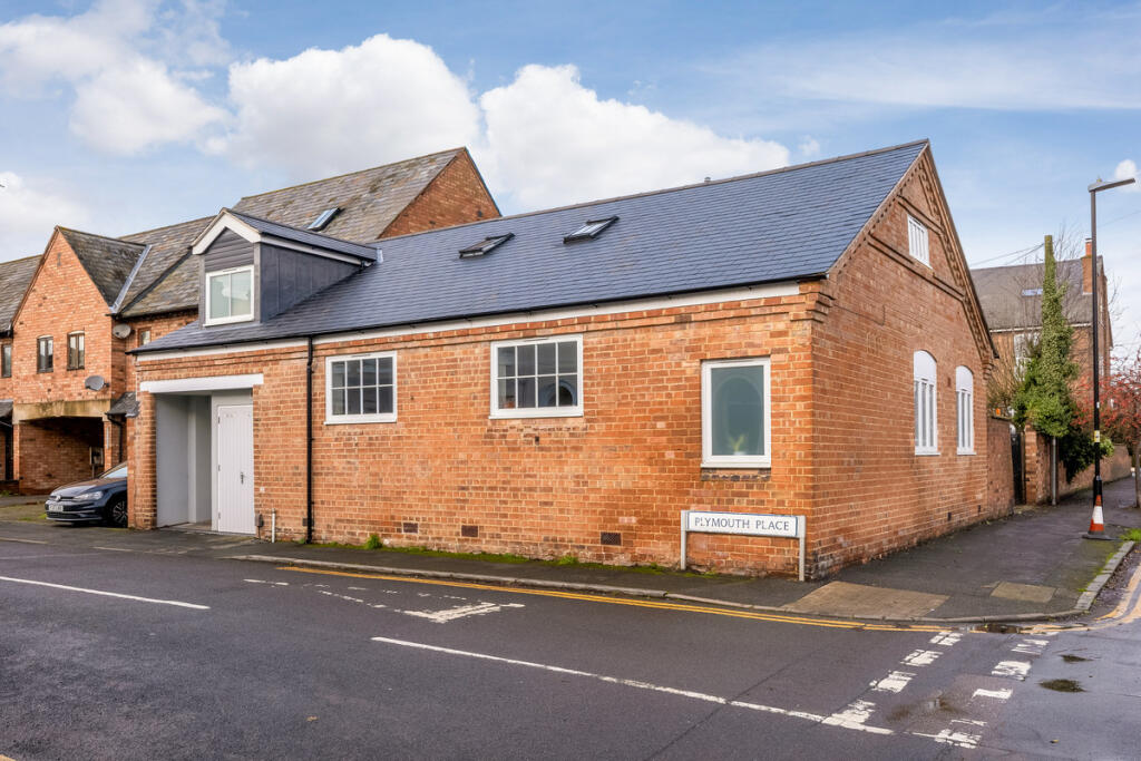 Main image of property: Plymouth Place, Leamington Spa, Warwickshire CV31 1HW