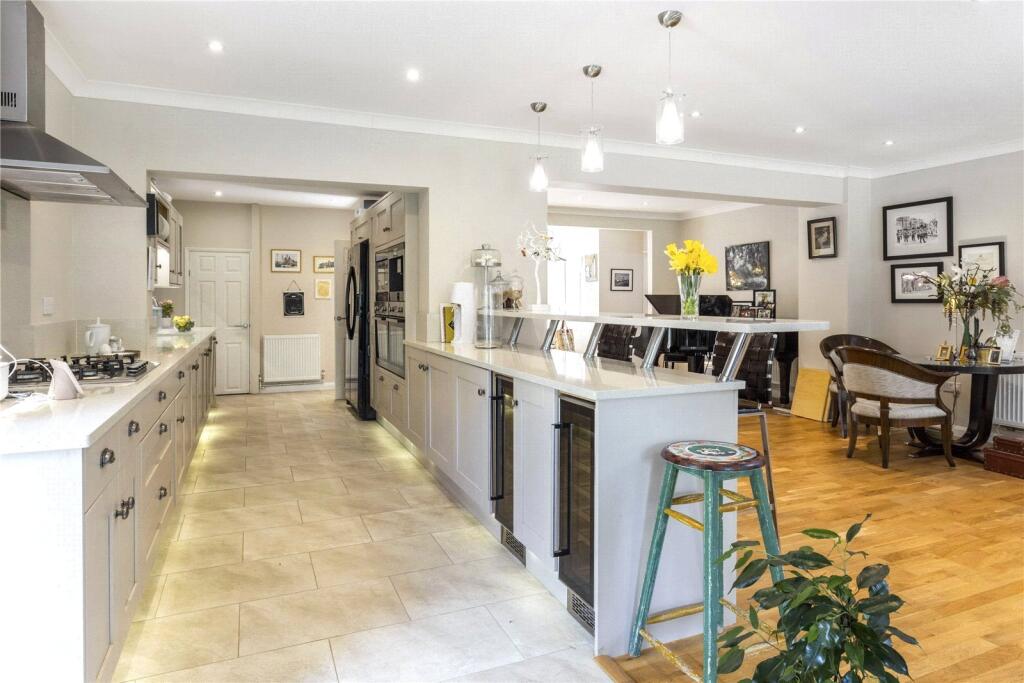 Meadway, Esher, Surrey, KT10 photo 4