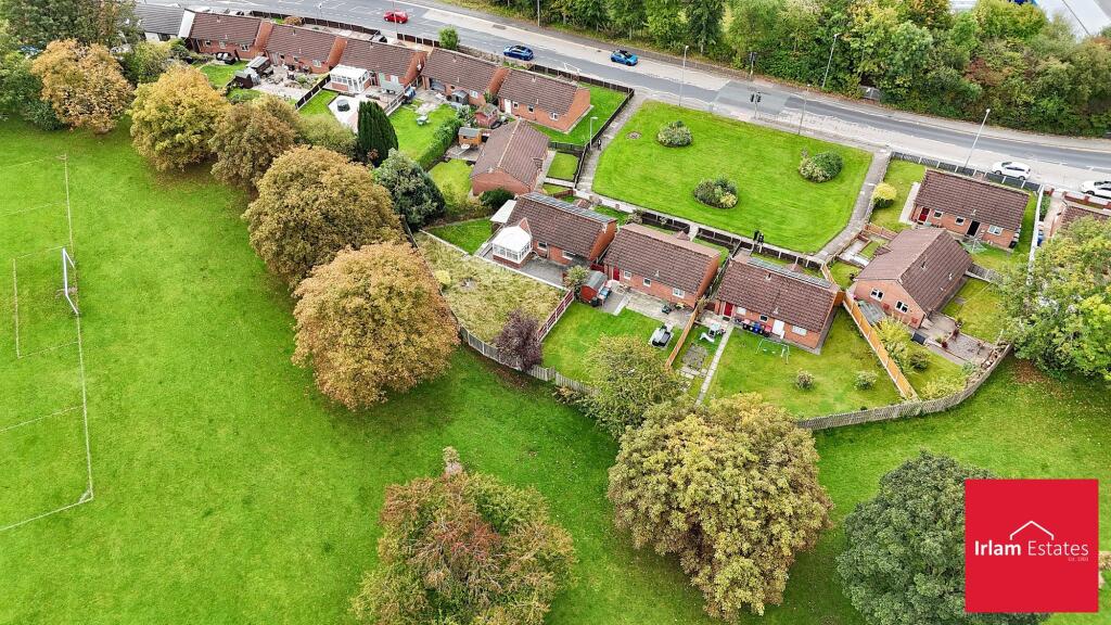 2 bedroom detached bungalow for sale in Fairhills Road, Irlam, M44 - View 6