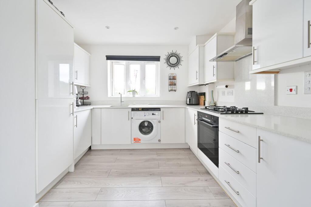 Apartment in Watford - View 5
