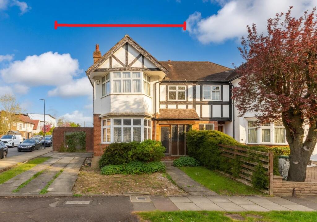 Main image of property: 31 Lansdowne Road, Stanmore, Middlesex, HA7 2RZ