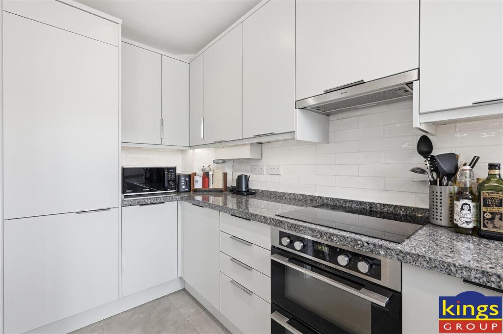 Apartment in London, Chapel End, Walthamstow - View 5