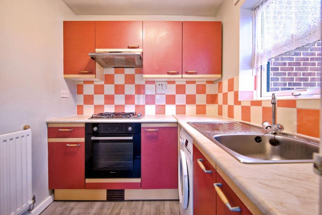 Apartment in Basildon, Wickford - View 5