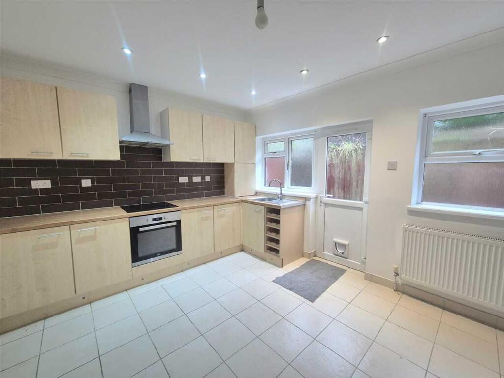 House in Clydach Vale, Cwm Clydach - View 3