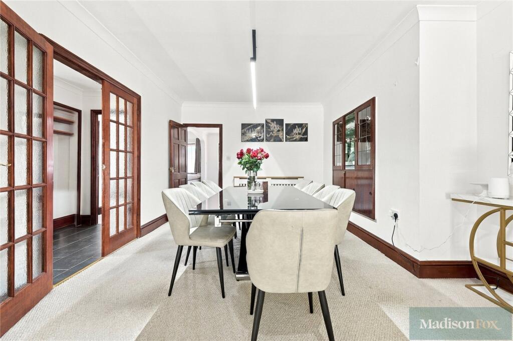 House in Epping Forest, Chigwell - View 5