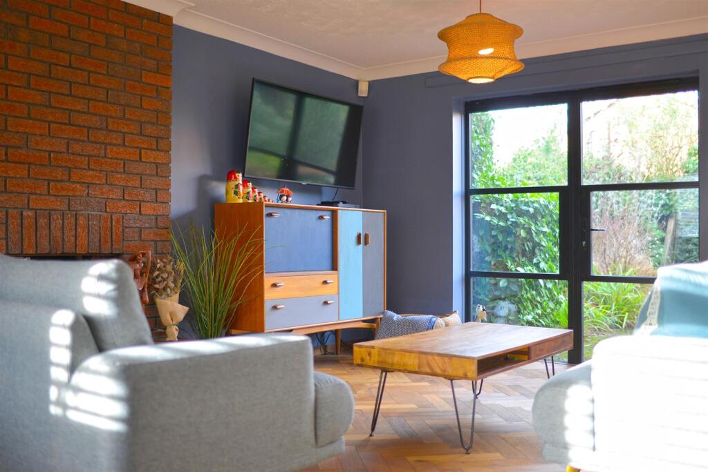 Mitcham Court, Kingswood Oak, Shrewsbury photo 2