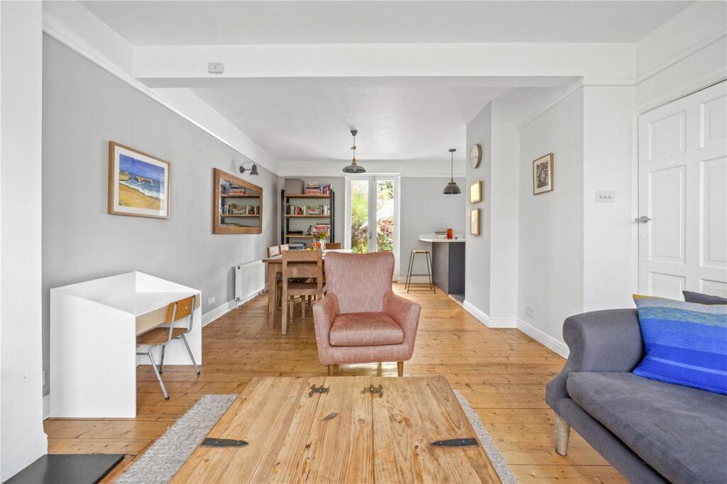 House in London, Highams Park - View 4