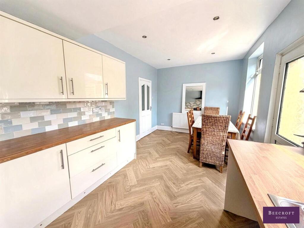 House in Barnsley, Thurnscoe - More