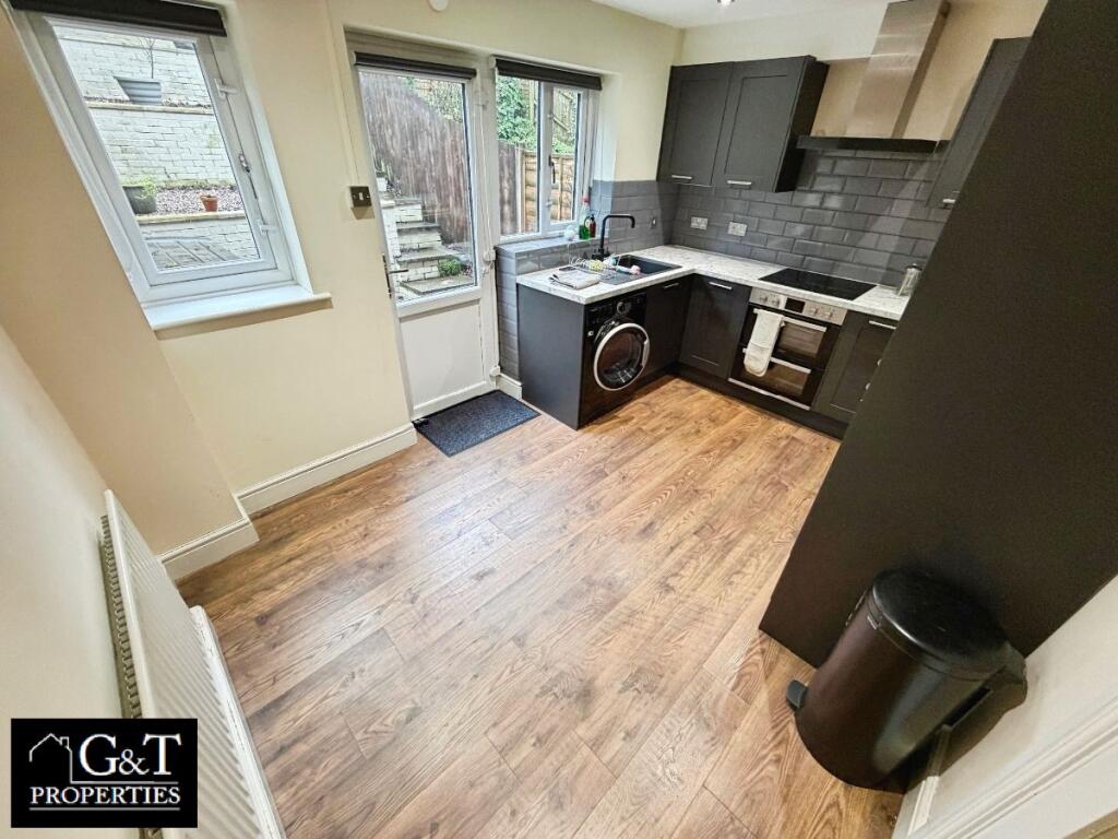 Surrey Drive, Kingswinford photo 4
