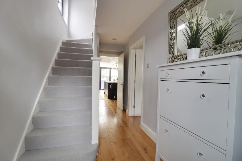 House in Croydon - View 4
