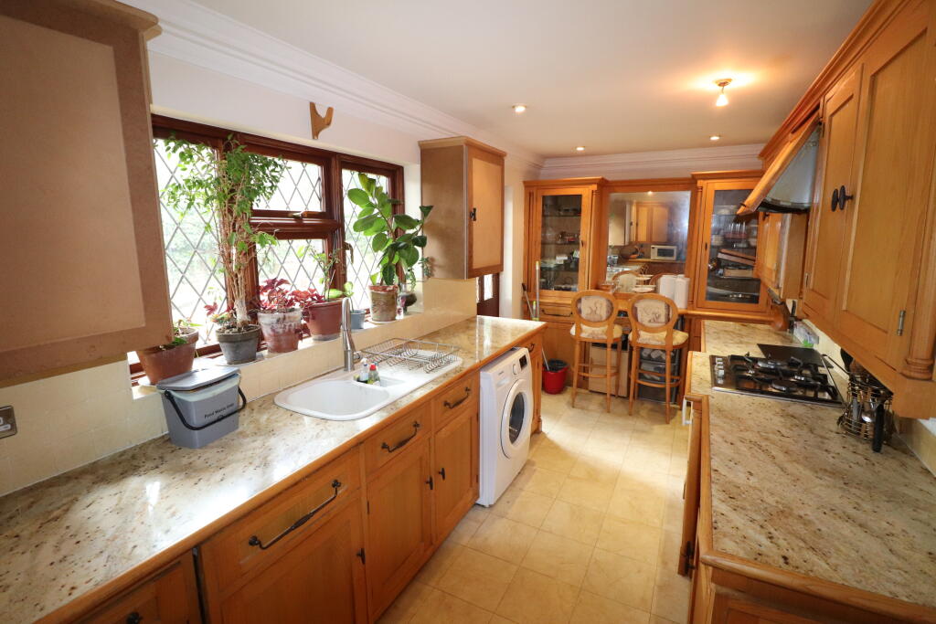 House in Basildon, Sunnymede, Billericay - View 4